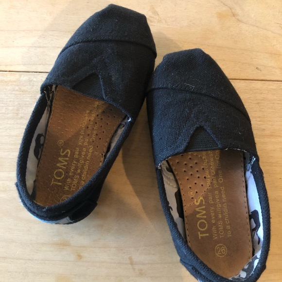 Backpack, shoes and jammies… oh my!! Shipping saver! - Picture 7 of 10